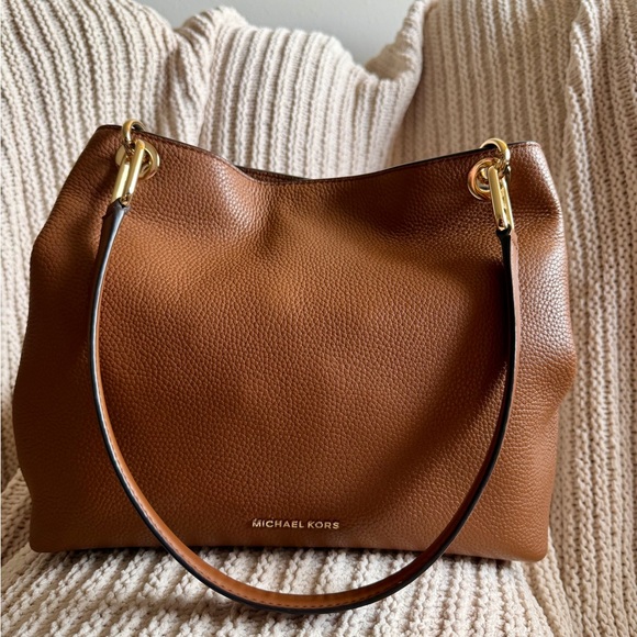 Michael Kors Handbags - Michael Kors Bedford Large Pebbled Brown Leather Shoulder Bag Gold Hardware